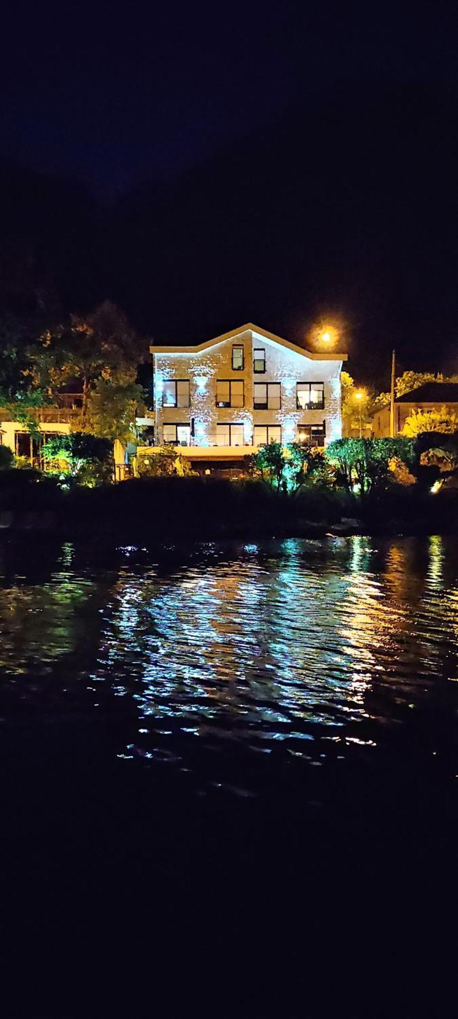 Beachfront Villa Nautica Котор Екстер'єр фото